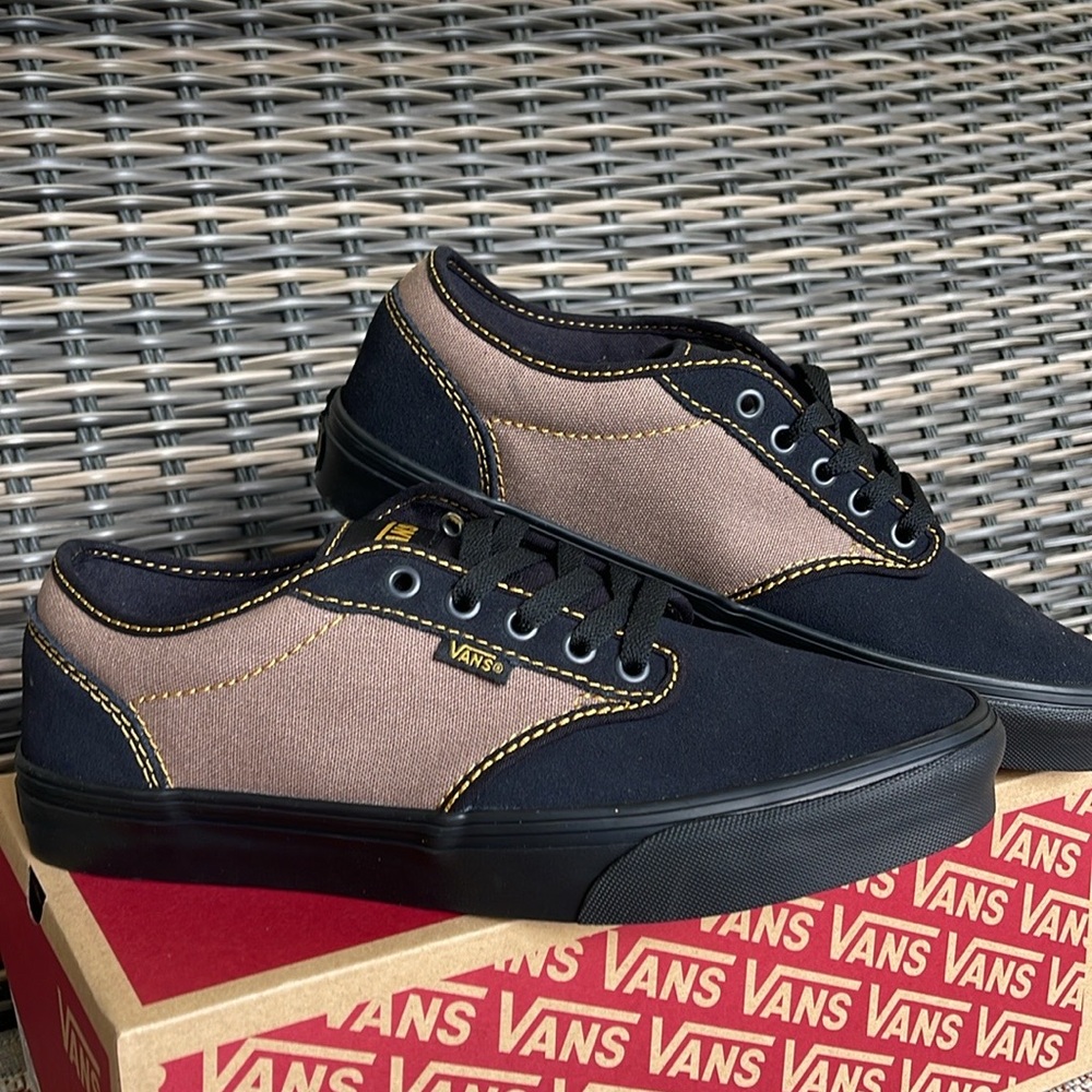 Vans Men’s Atwood
VN000CX8B29
Sneakers
Color: Outcore Phantom/Black - Picture 5 of 16